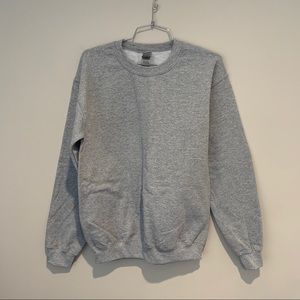 NWOT Grey Gildan Crewneck